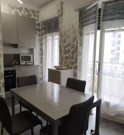 Sommacon House דירה