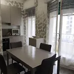 Sommacon House アパート